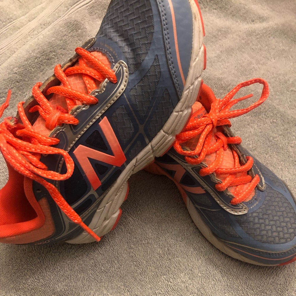 Lil girls New Balance SZ 1.5 worn once. See pics